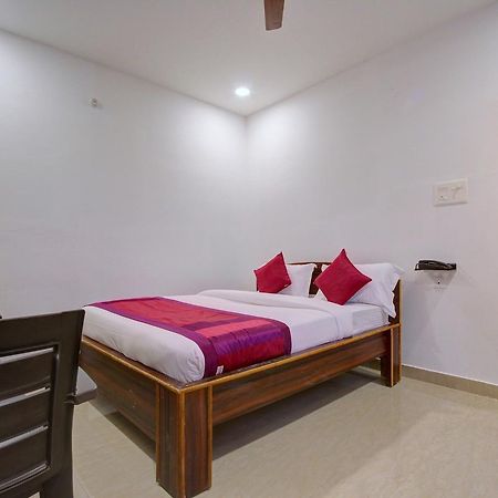 Oyo 11670 Hotel Vishnu Priya Residency Hyderabad Luaran gambar