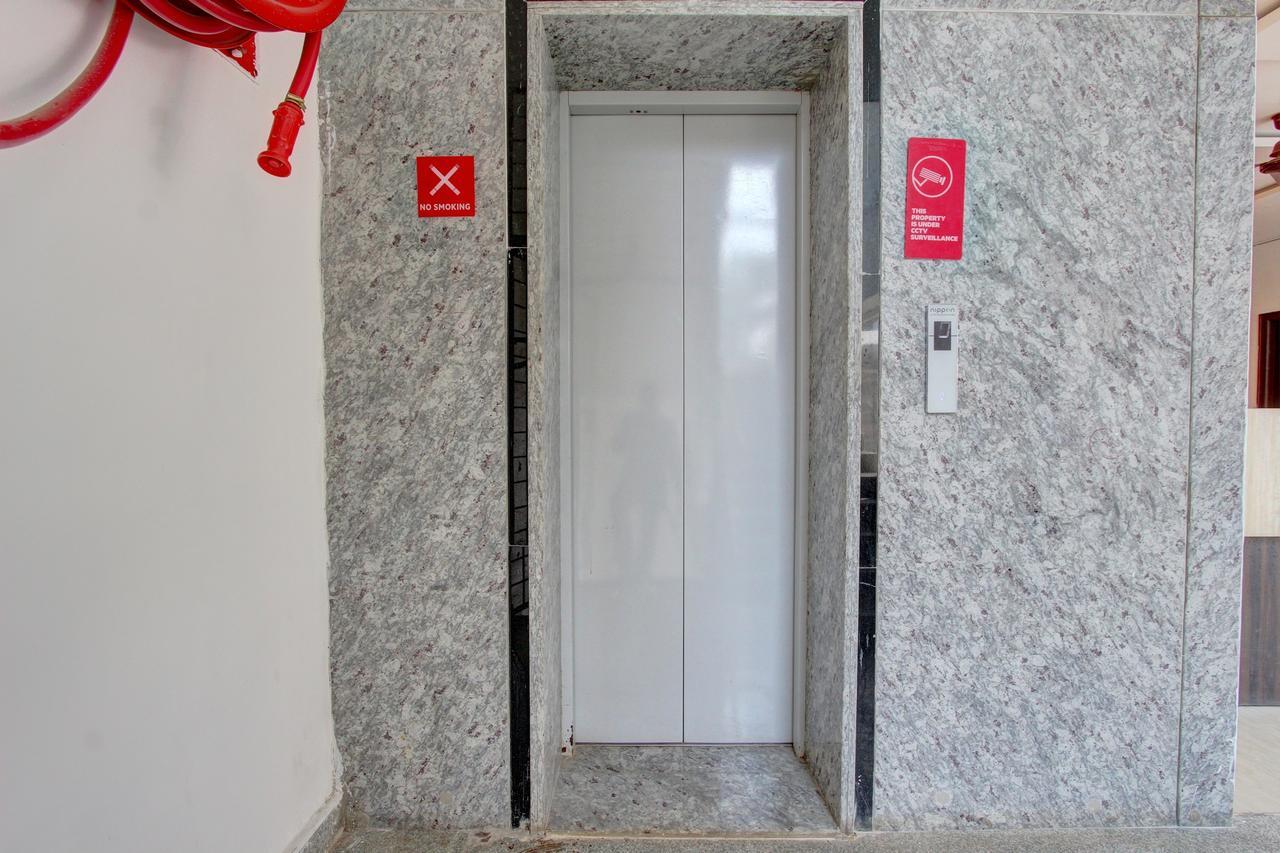 Oyo 11670 Hotel Vishnu Priya Residency Hyderabad Luaran gambar
