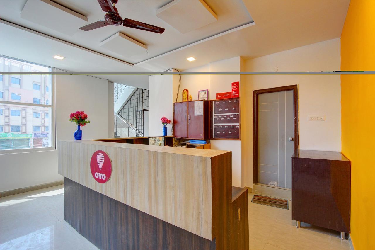Oyo 11670 Hotel Vishnu Priya Residency Hyderabad Luaran gambar