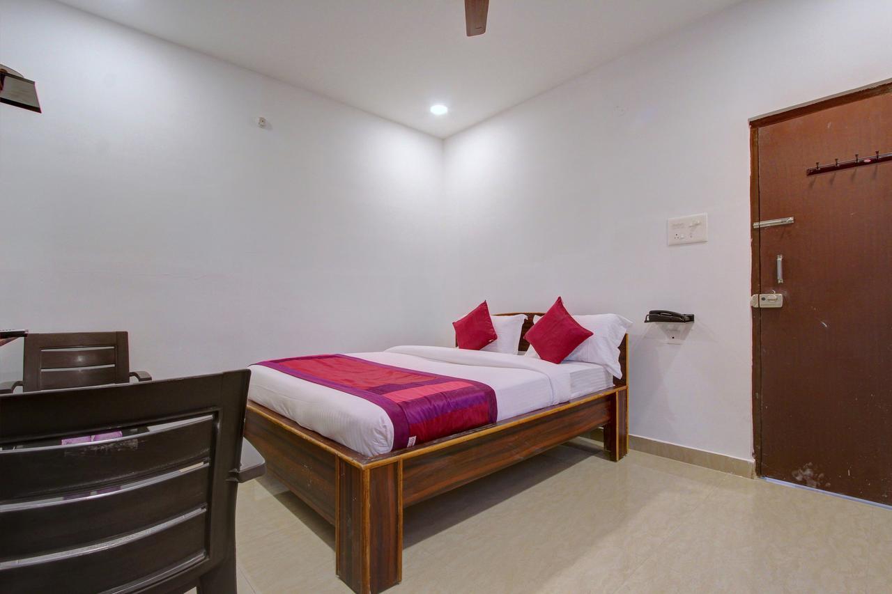 Oyo 11670 Hotel Vishnu Priya Residency Hyderabad Luaran gambar