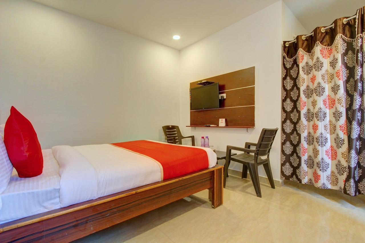 Oyo 11670 Hotel Vishnu Priya Residency Hyderabad Luaran gambar