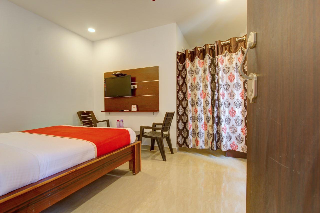 Oyo 11670 Hotel Vishnu Priya Residency Hyderabad Luaran gambar