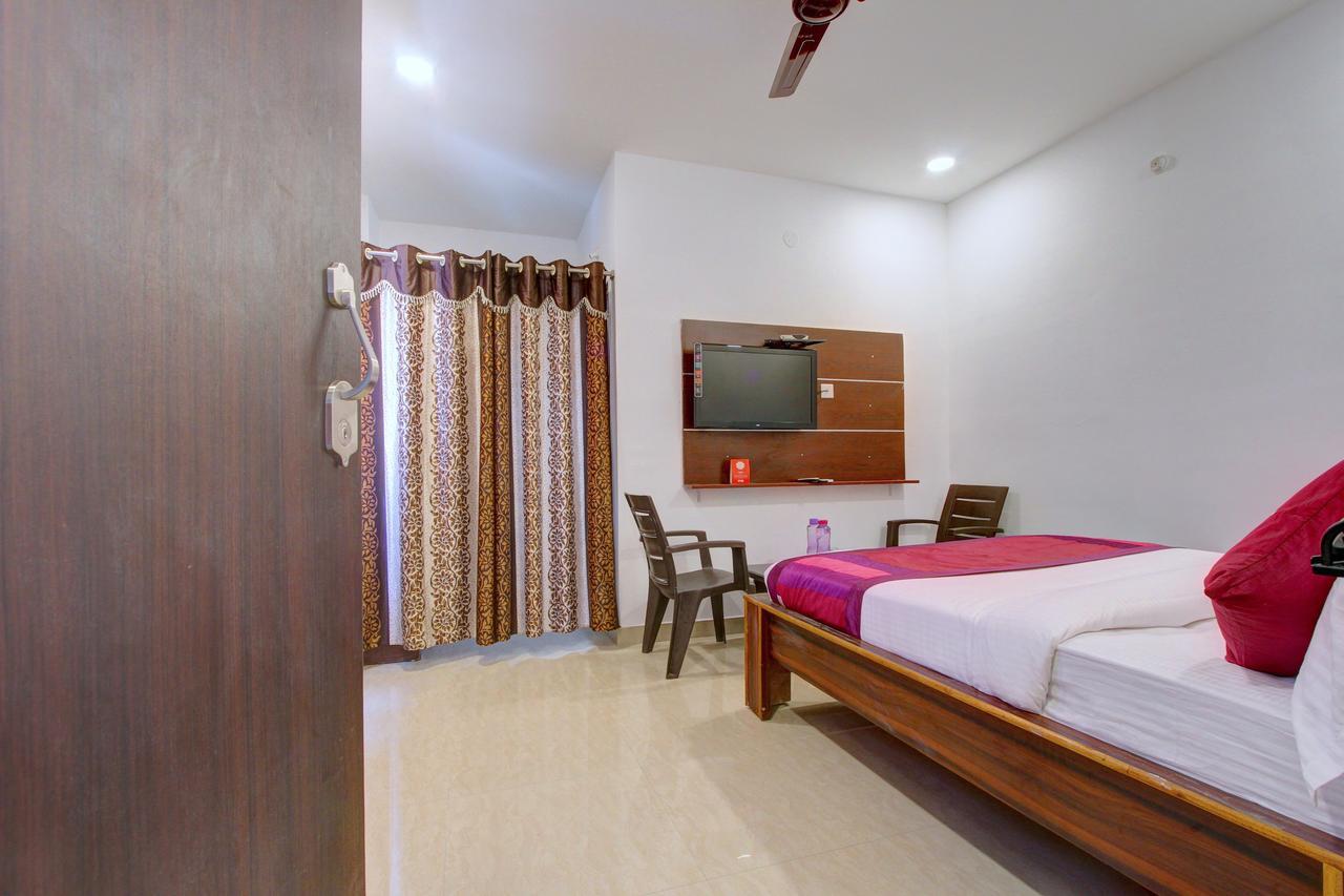 Oyo 11670 Hotel Vishnu Priya Residency Hyderabad Luaran gambar