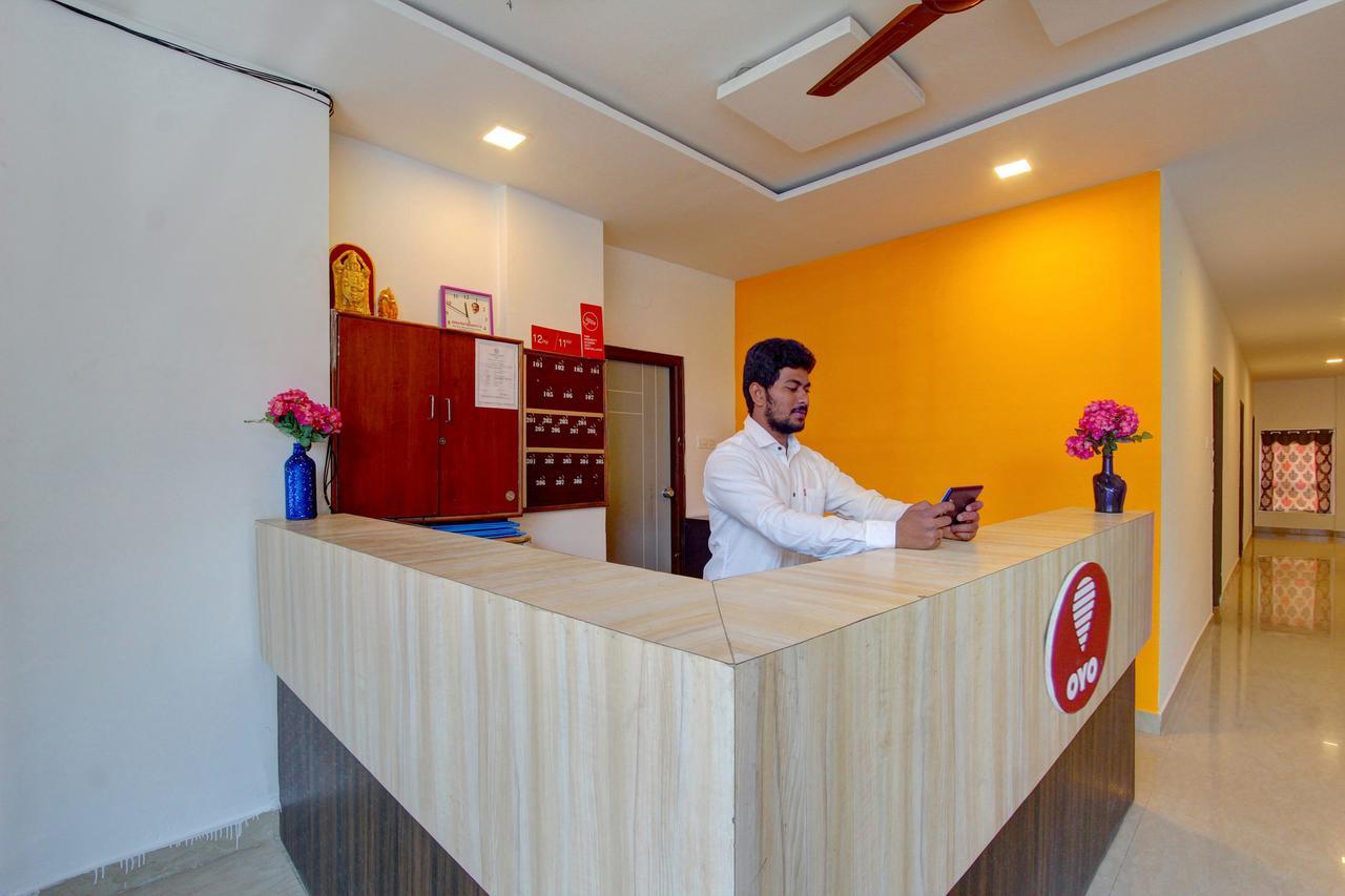 Oyo 11670 Hotel Vishnu Priya Residency Hyderabad Luaran gambar