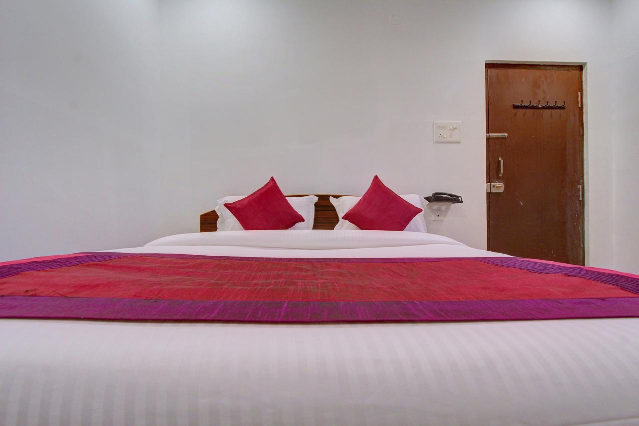Oyo 11670 Hotel Vishnu Priya Residency Hyderabad Luaran gambar