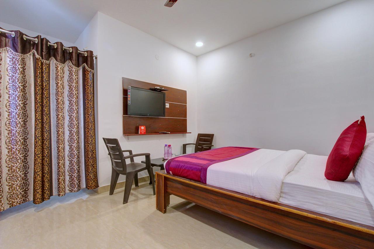 Oyo 11670 Hotel Vishnu Priya Residency Hyderabad Luaran gambar