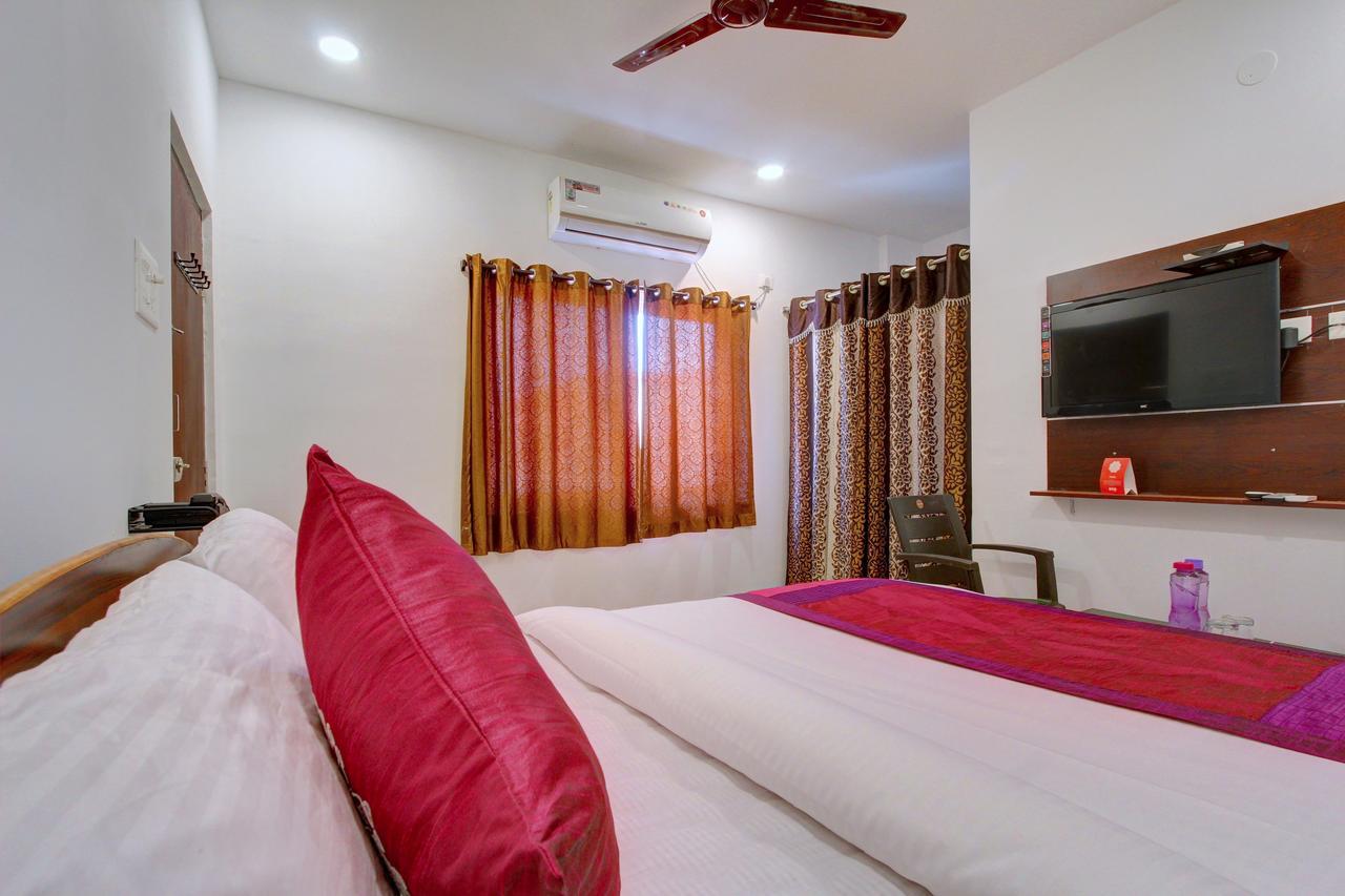 Oyo 11670 Hotel Vishnu Priya Residency Hyderabad Luaran gambar