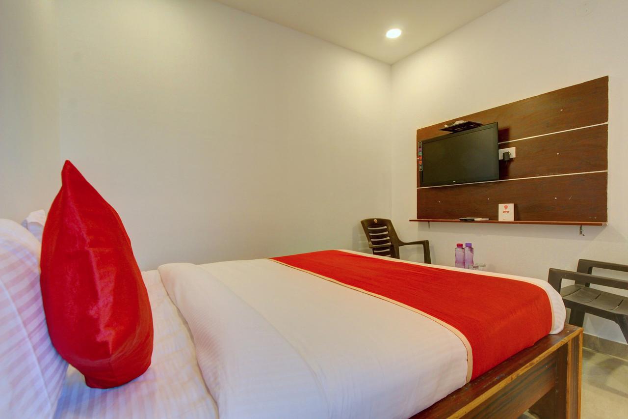 Oyo 11670 Hotel Vishnu Priya Residency Hyderabad Luaran gambar