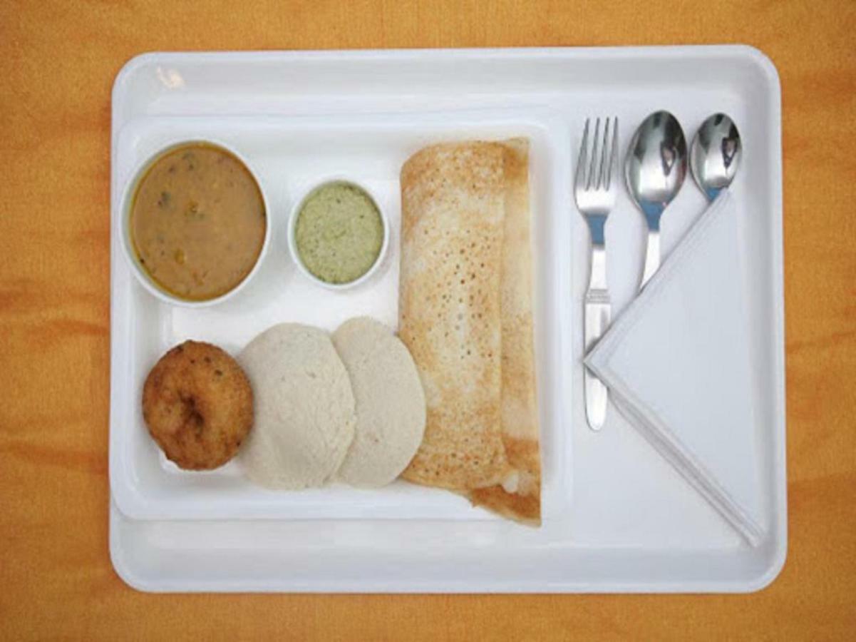 Oyo 11670 Hotel Vishnu Priya Residency Hyderabad Luaran gambar